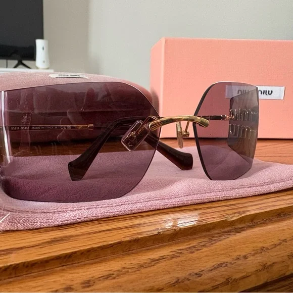 Miu Miu Sunglasses - Picture 6 of 8